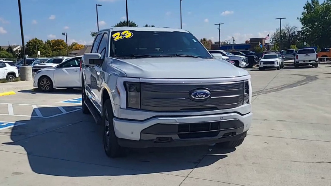 2023 Ford F-150 Lightning Lariat photo 3