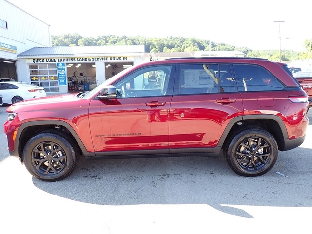 2025 Jeep Grand Cherokee Altitude photo 2