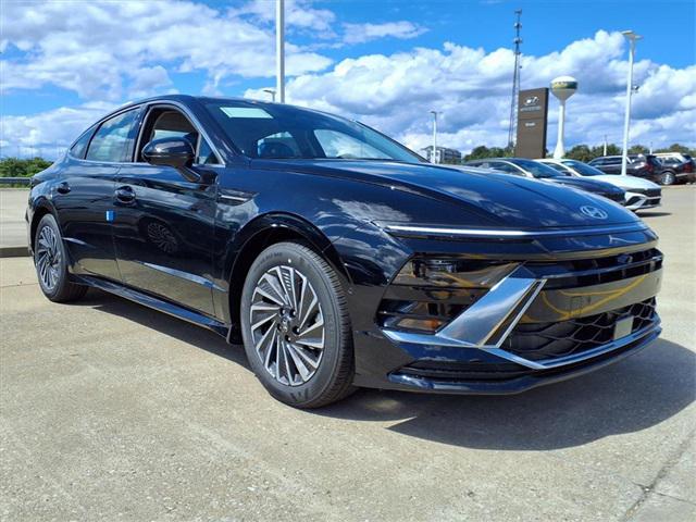 2025 Hyundai Sonata Hybrid Limited's photo