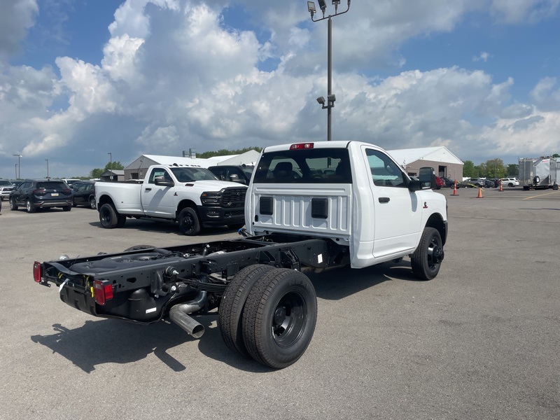 2025 Ram 3500 Tradesman photo 2