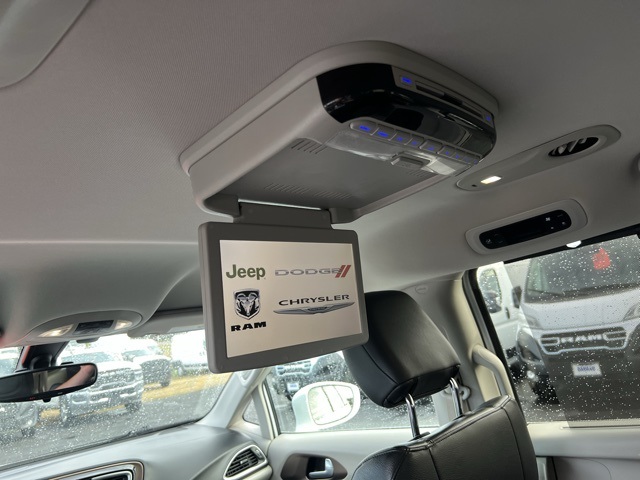 2017 Chrysler Pacifica Touring L photo 18