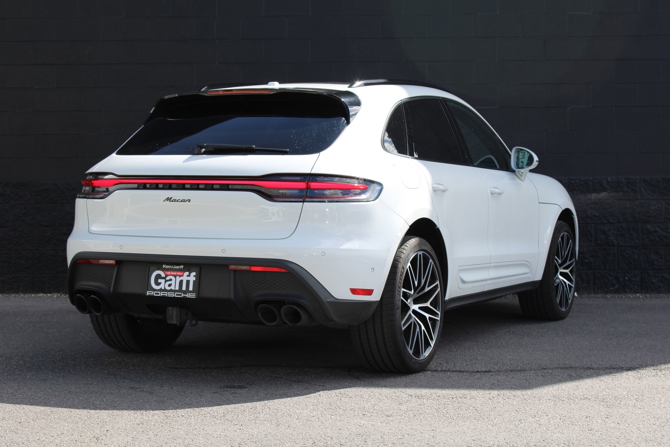 2023 Porsche Macan T photo 9