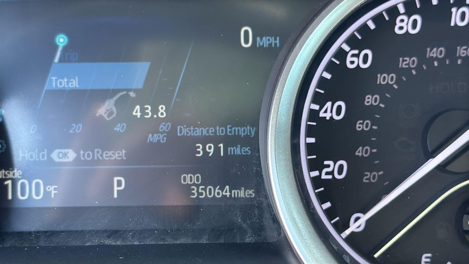 2023 Toyota Camry Hybrid XLE photo 14