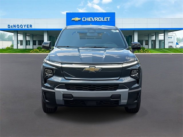 2025 Chevrolet Silverado EV photo 2