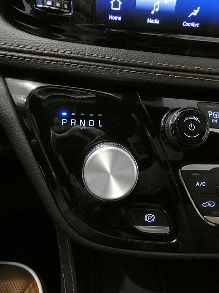 2024 Chrysler Pacifica Pinnacle photo 16