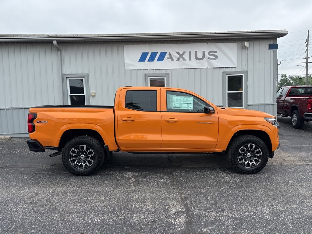 2025 Chevrolet Colorado Z71 photo 2