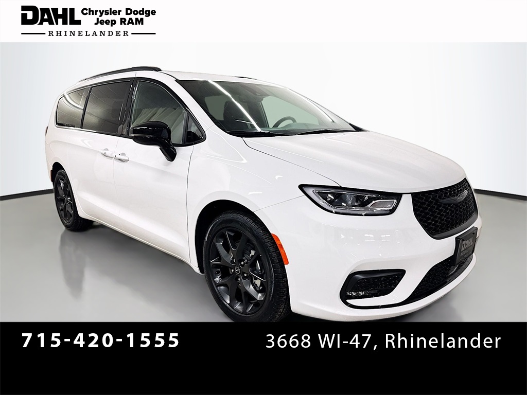 2026 Chrysler Pacifica Select's photo