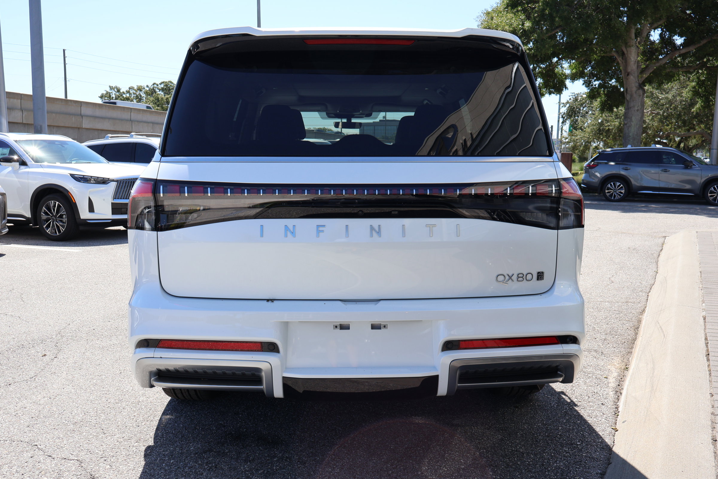 2026 Infiniti QX80 Luxe photo 7