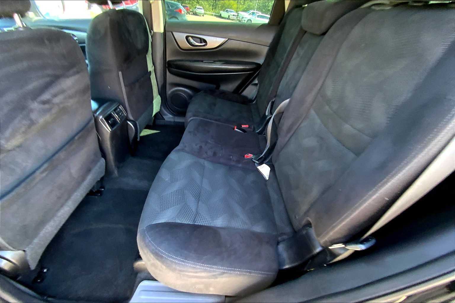 2014 Nissan Rogue S photo 18