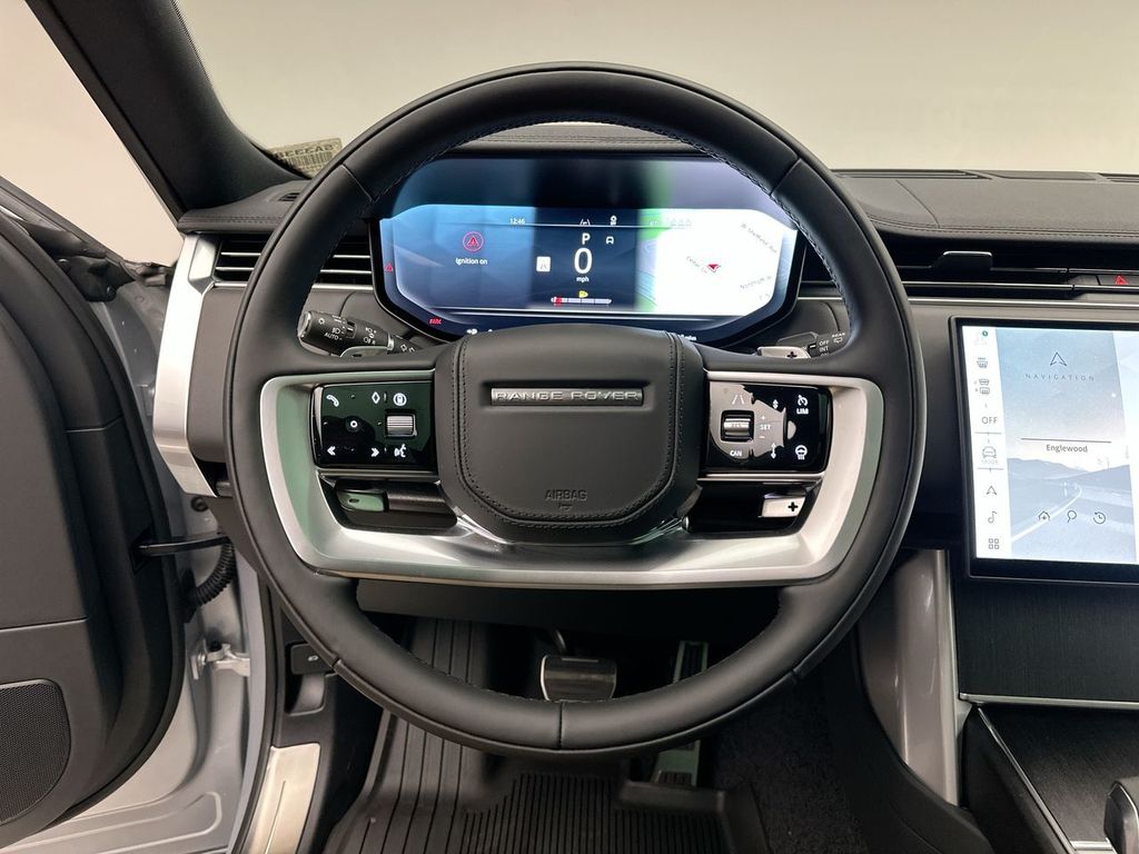 2025 Land Rover Range Rover SE photo 11