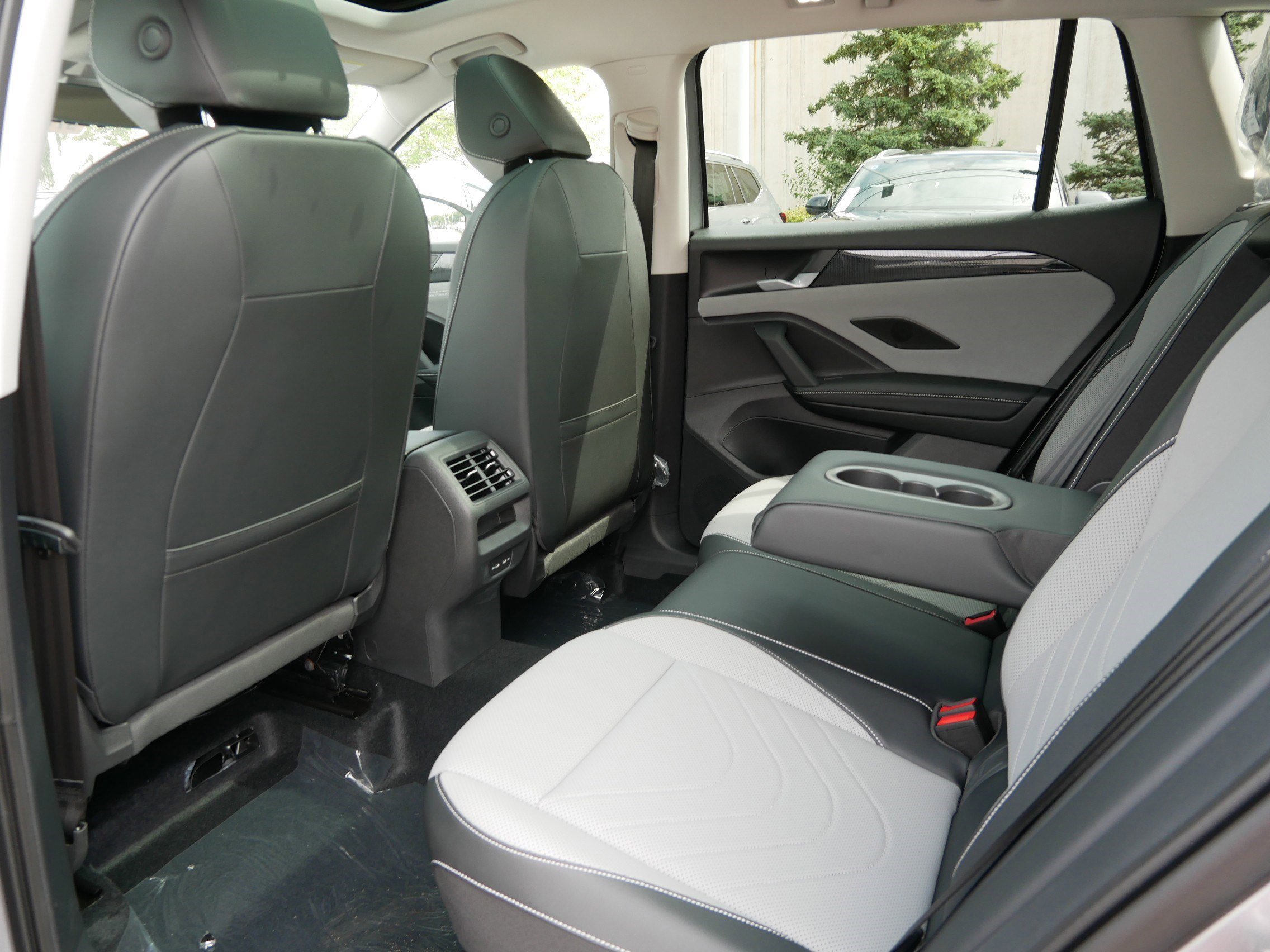2025 Volkswagen Tiguan SE photo 3