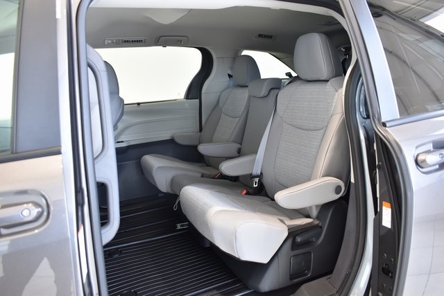 2024 Toyota Sienna LE photo 13