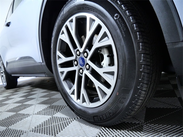 2022 Ford Escape SEL photo 2