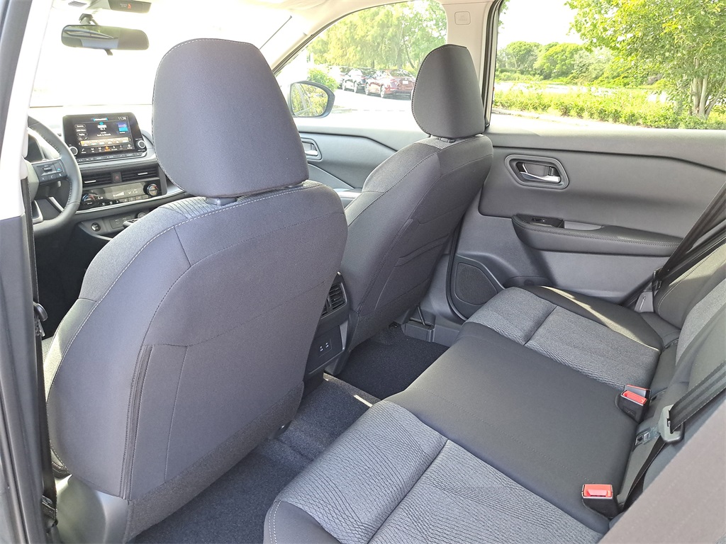 2026 Nissan Rogue SV photo 11