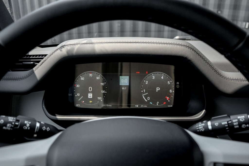 2025 Land Rover Defender 110 S photo 9