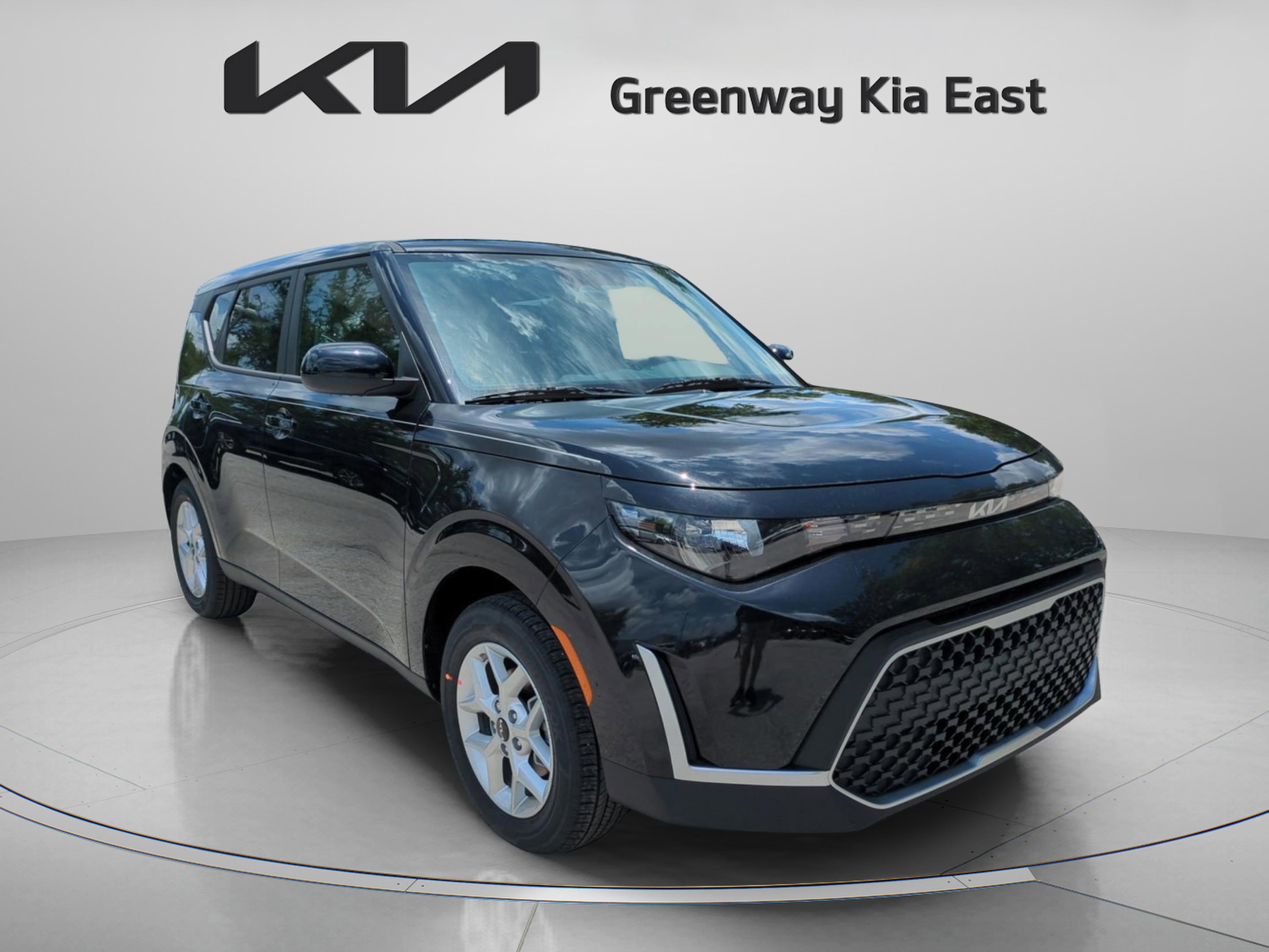 2025 Kia Soul LX's photo