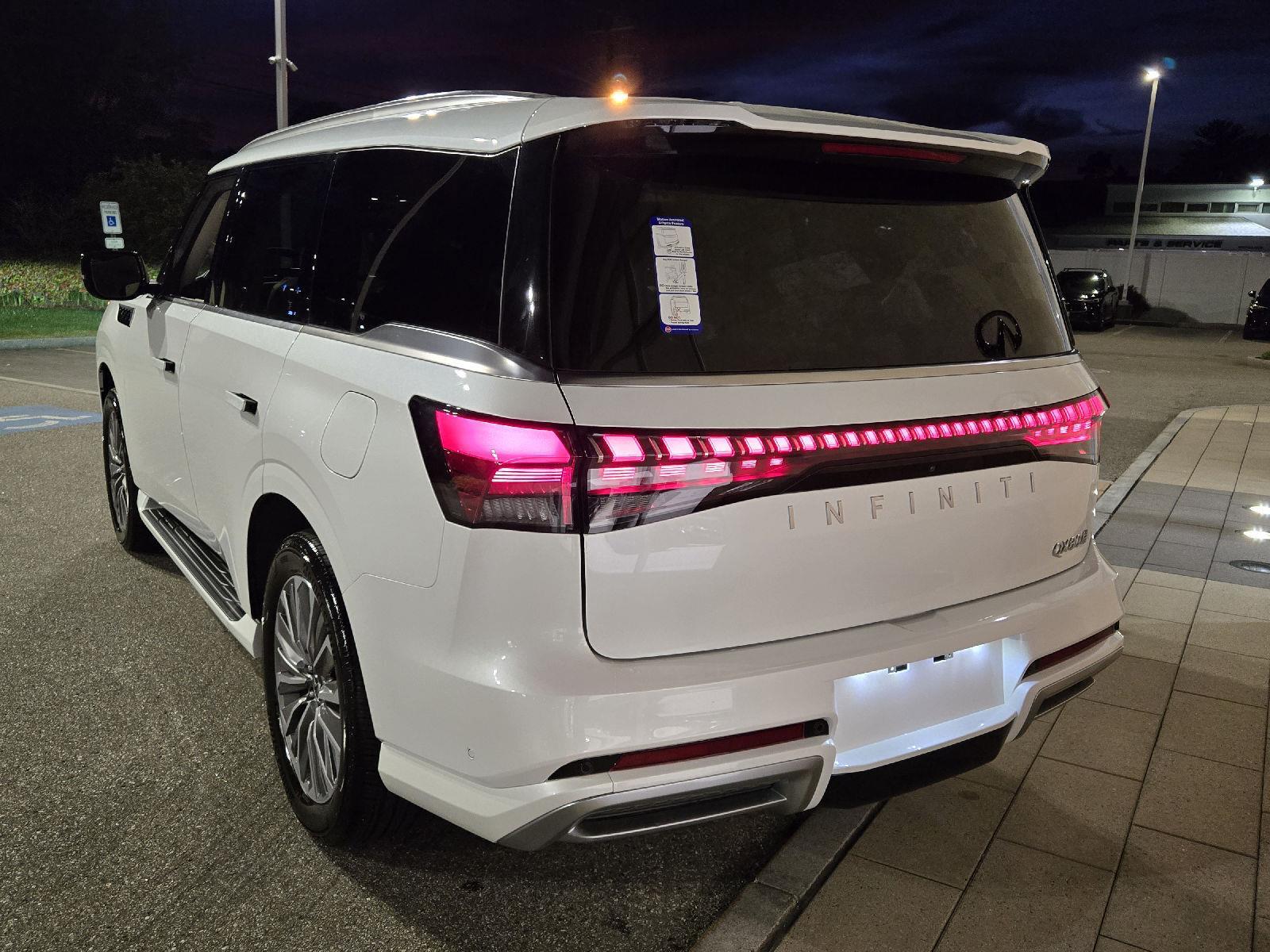 2026 Infiniti QX80 Luxe photo 11