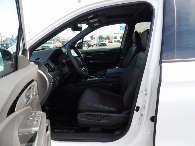 2025 Honda Ridgeline Black Edition photo 16