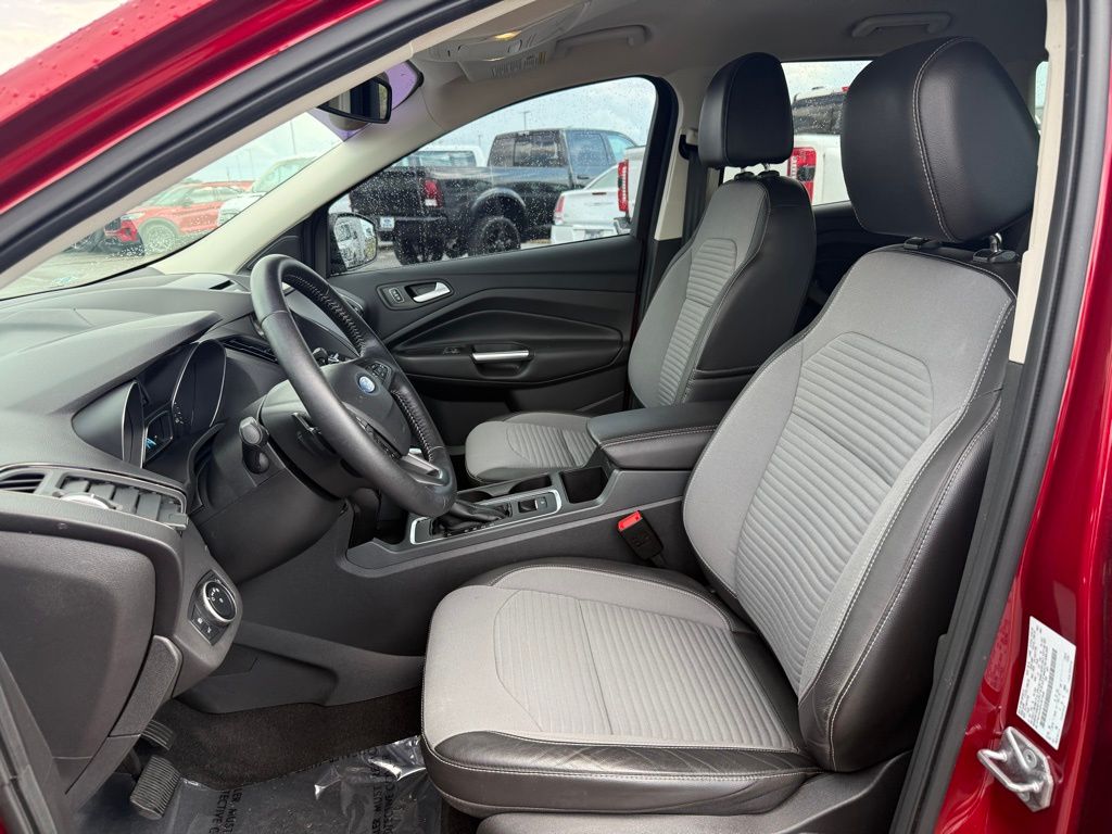 2017 Ford Escape Titanium photo 2