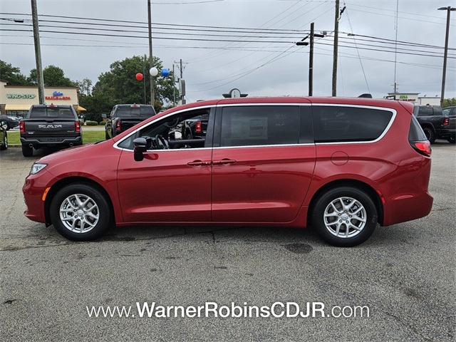 2026 Chrysler Pacifica photo 3