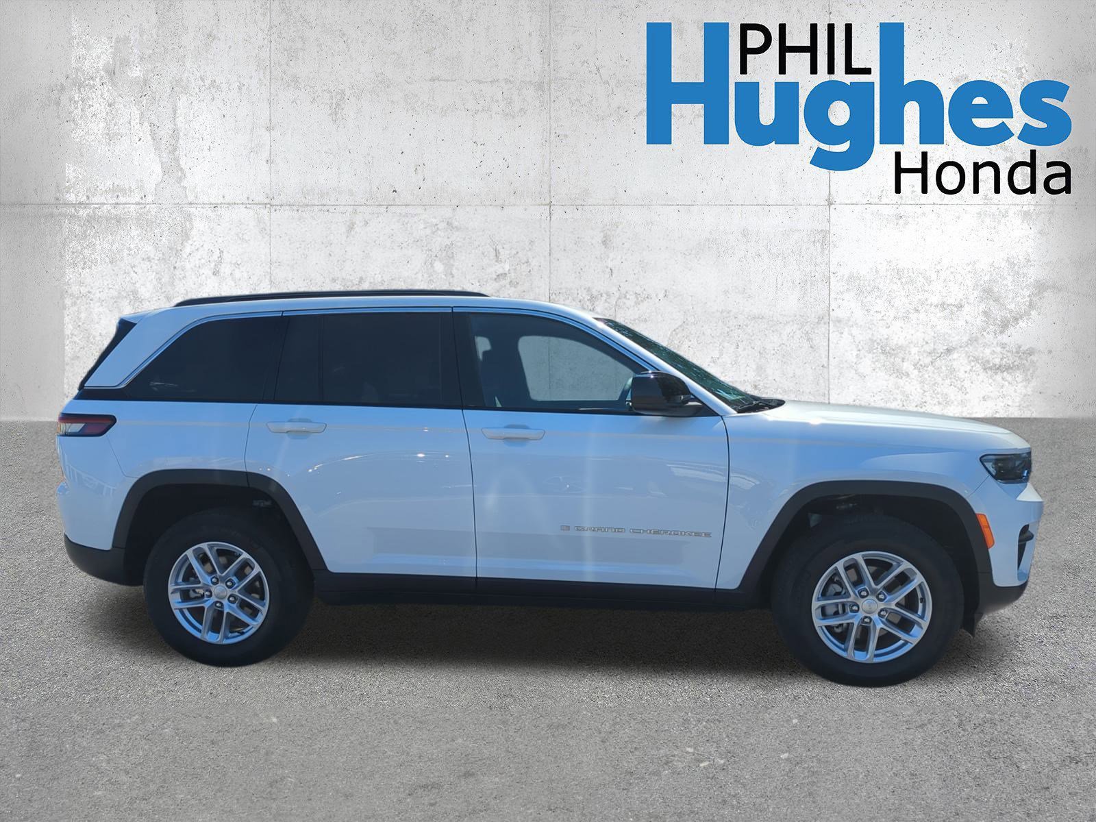 2025 Jeep Grand Cherokee Laredo X photo 2