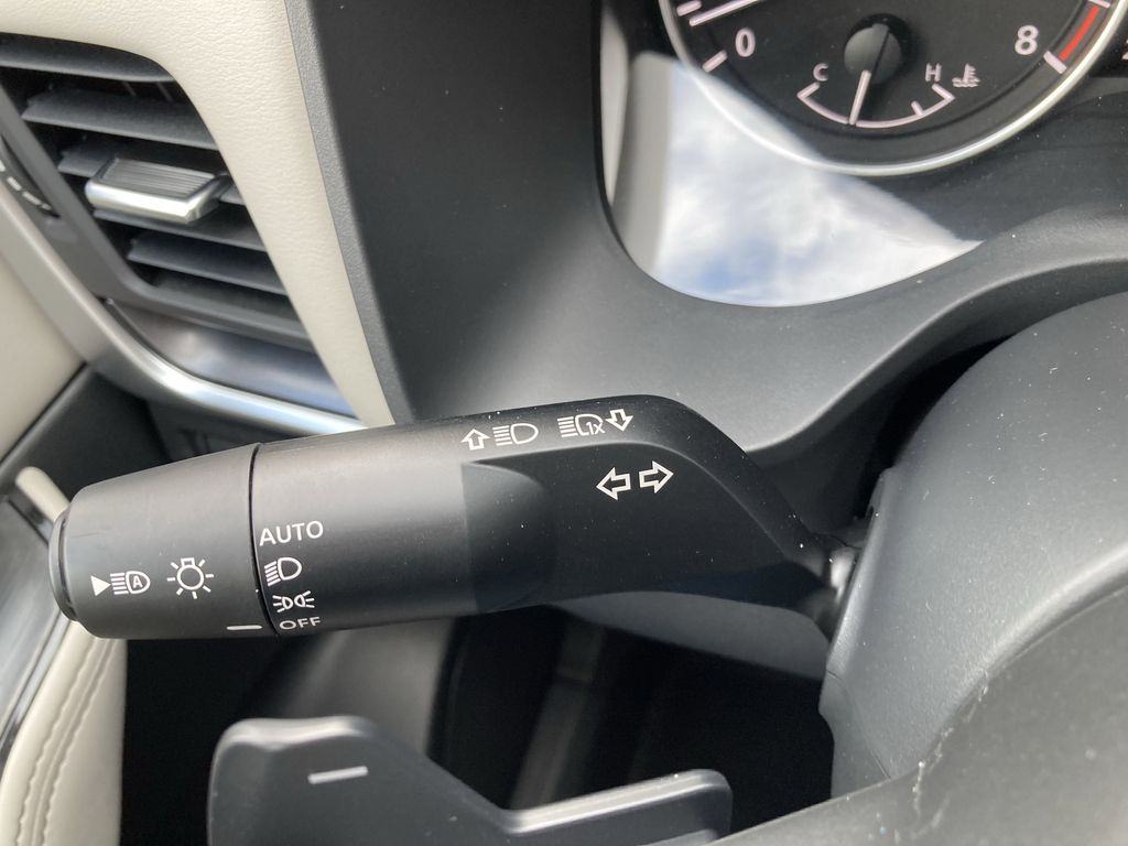 2025 Nissan Rogue SV photo 21