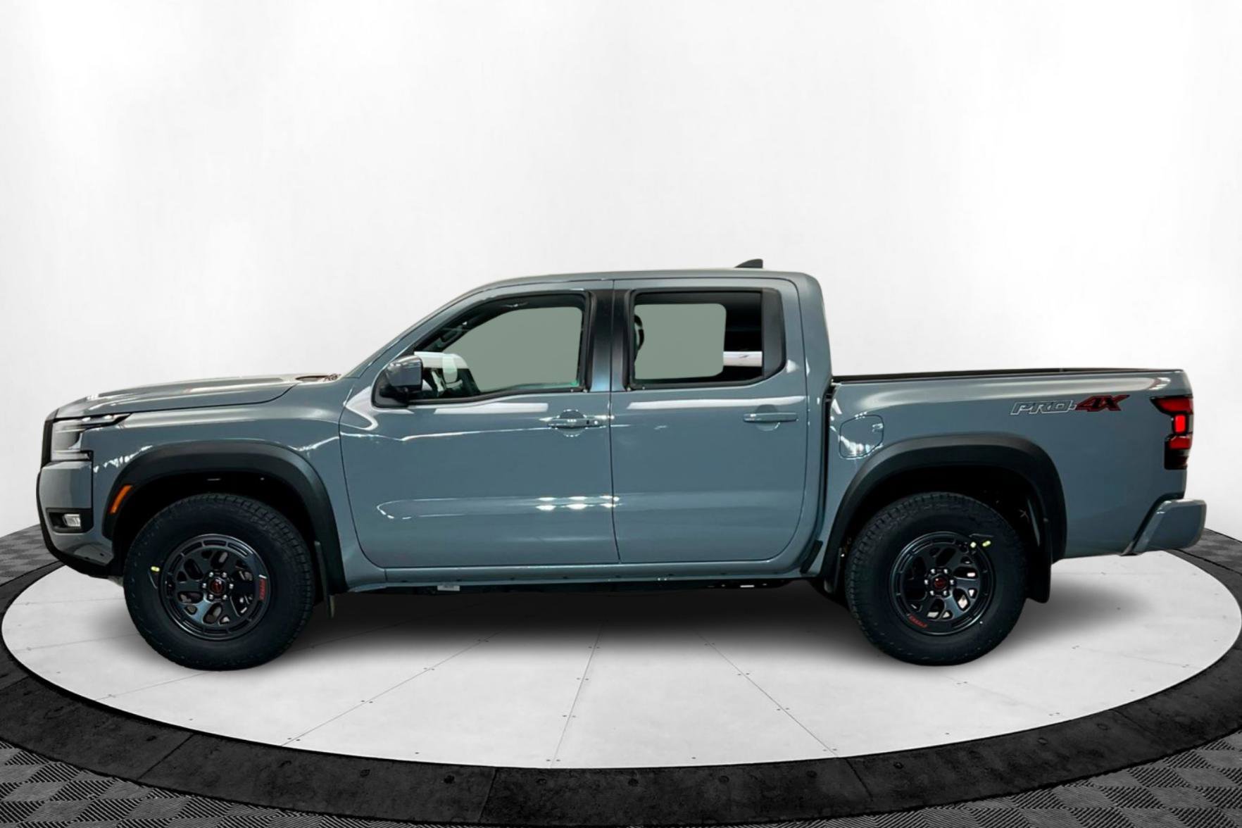 2025 Nissan Frontier PRO-4X photo 2