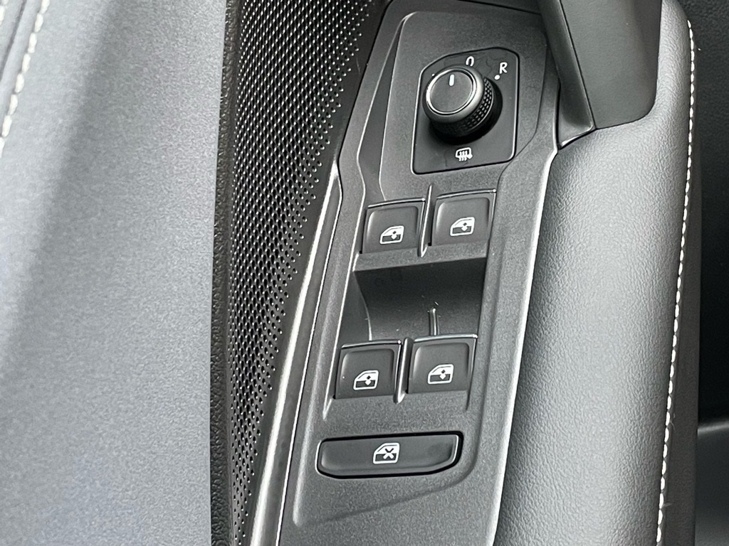 2025 Volkswagen Tiguan SE photo 15