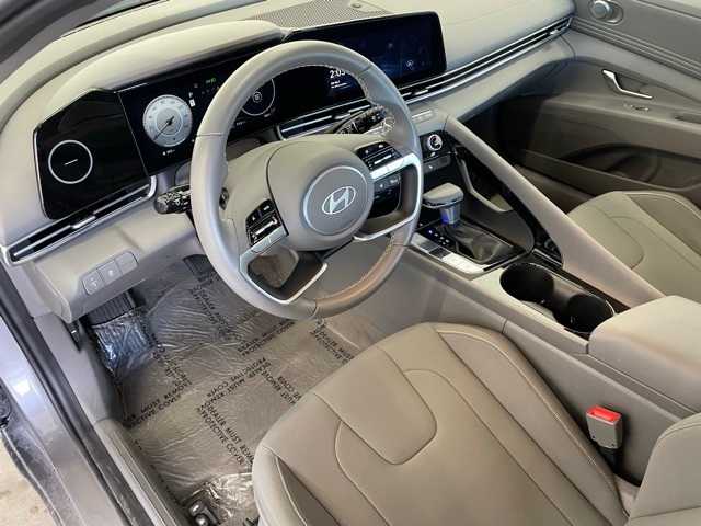 2024 Hyundai Elantra SEL Convenience photo 14