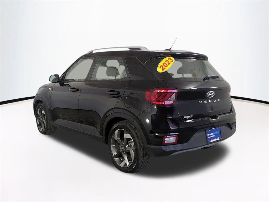 2023 Hyundai Venue SEL photo 2