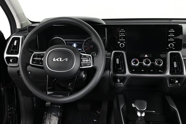 2023 Kia Sorento LX photo 3