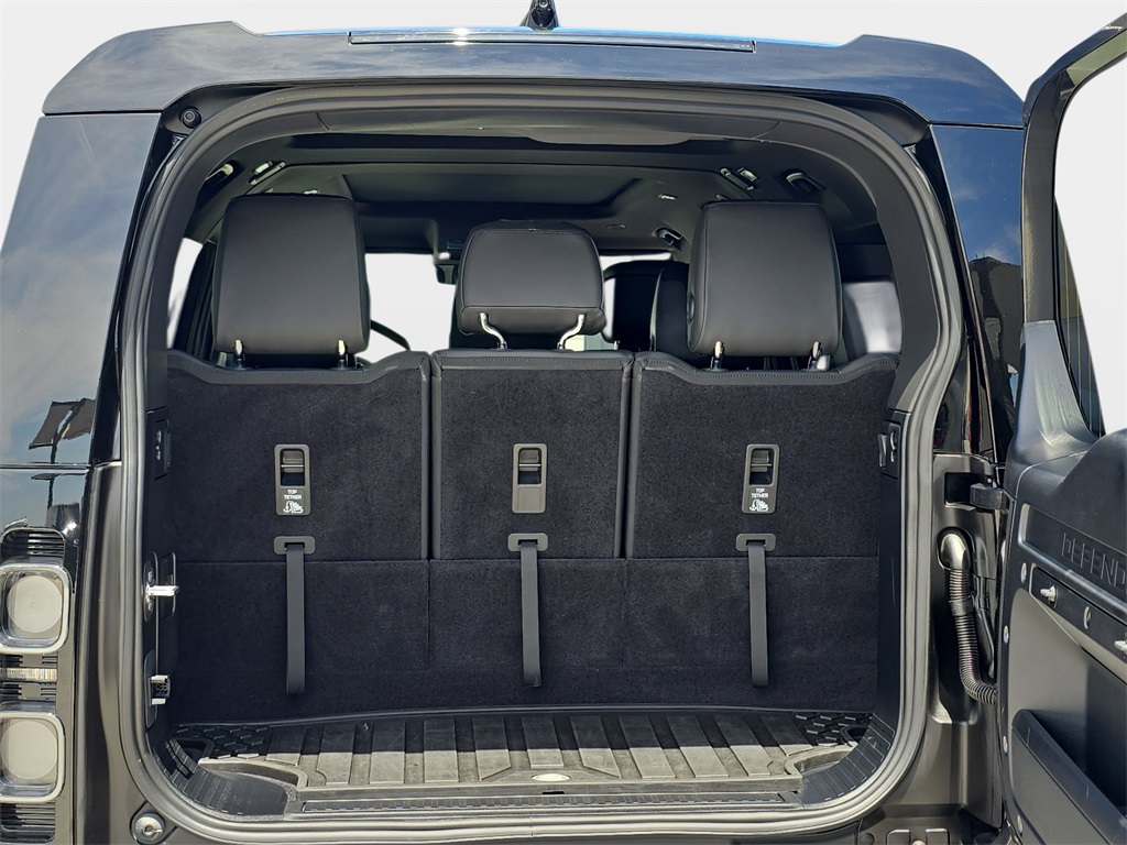 2024 Land Rover Defender 130 V8 photo 14