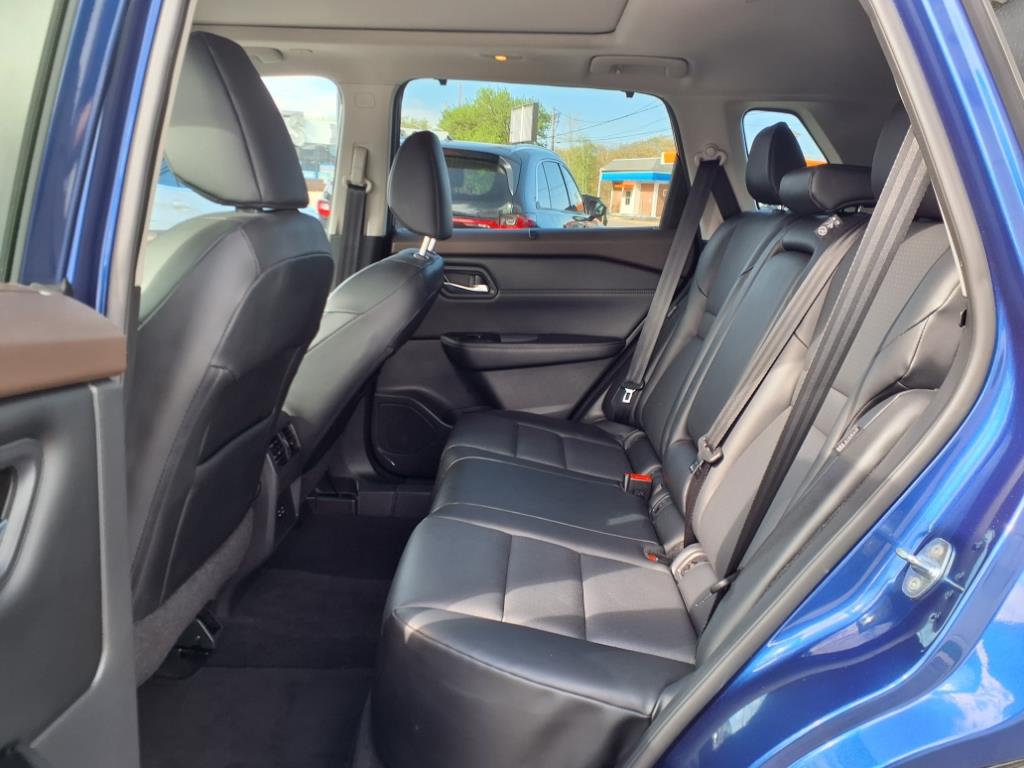 2022 Nissan Rogue SV photo 13