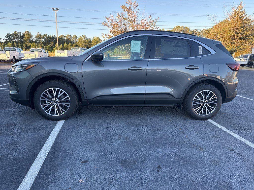 2025 Ford Escape Plug-In Hybrid photo 2