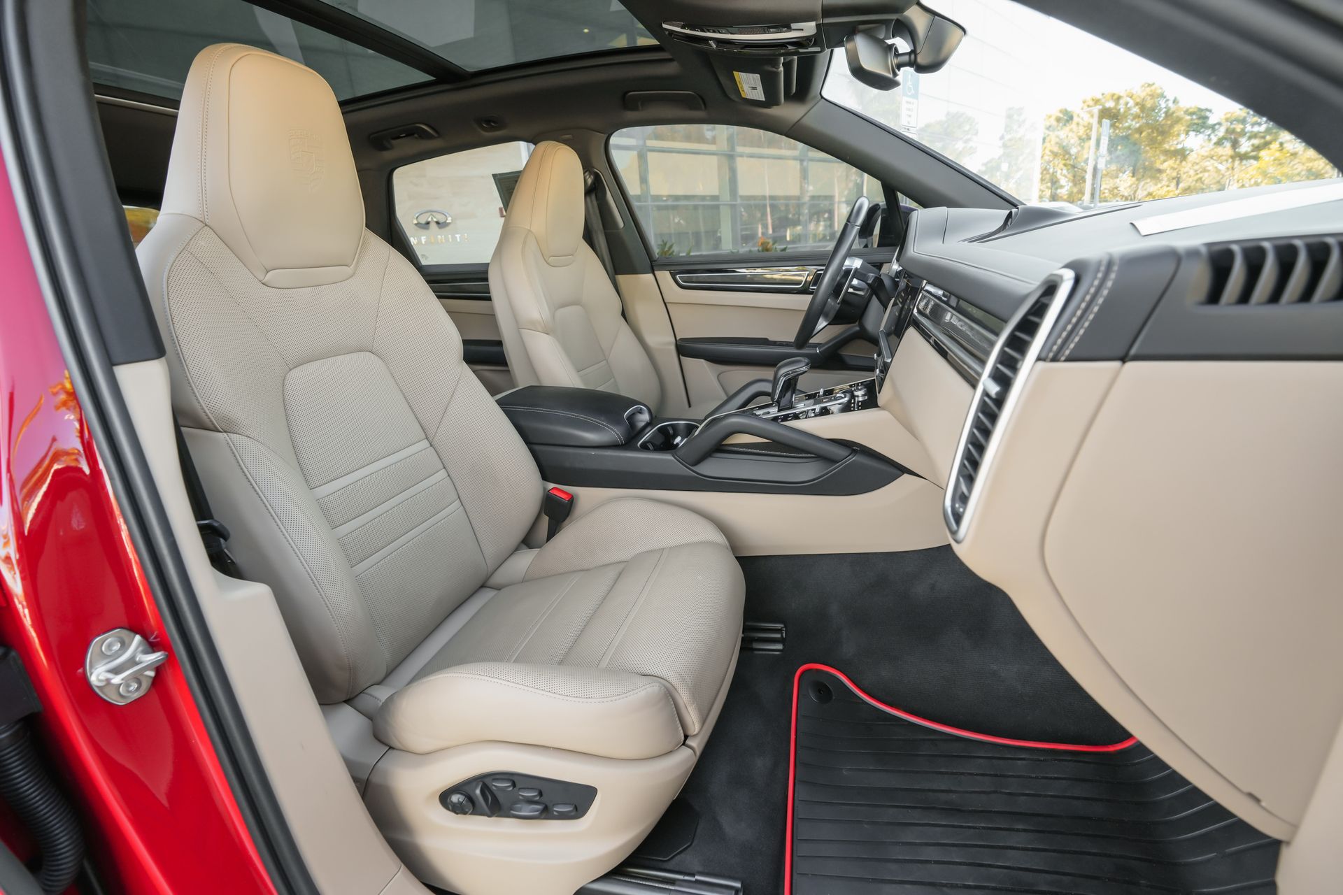 2023 Porsche Cayenne Platinum Edition photo 24