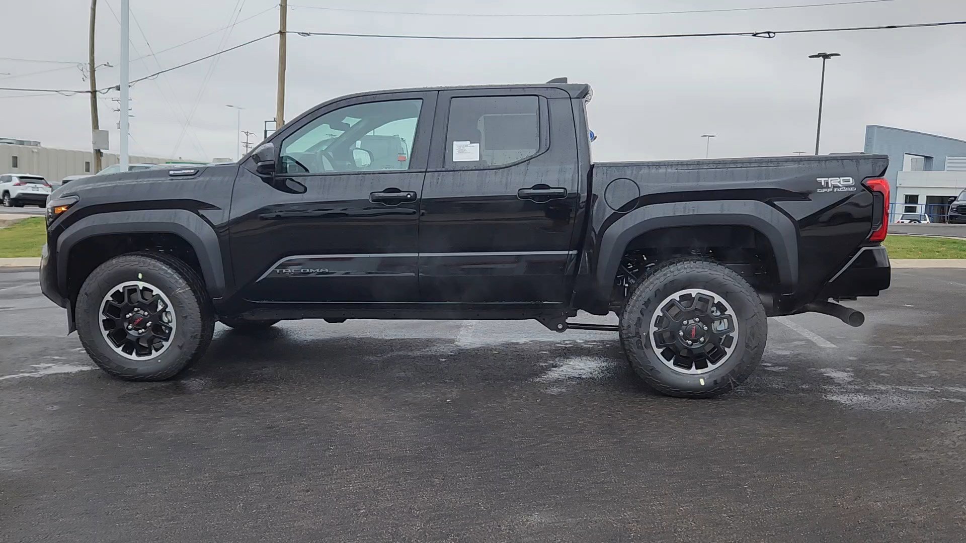 2025 Toyota Tacoma TRD Off-Road photo 2