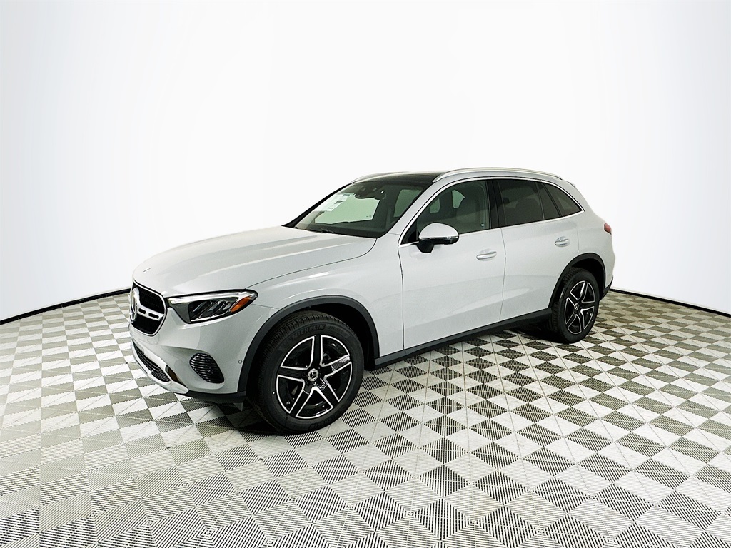 2026 Mercedes Benz GLC 300 4MATIC photo 3