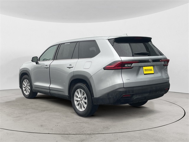 2025 Toyota Grand Highlander XLE photo 2