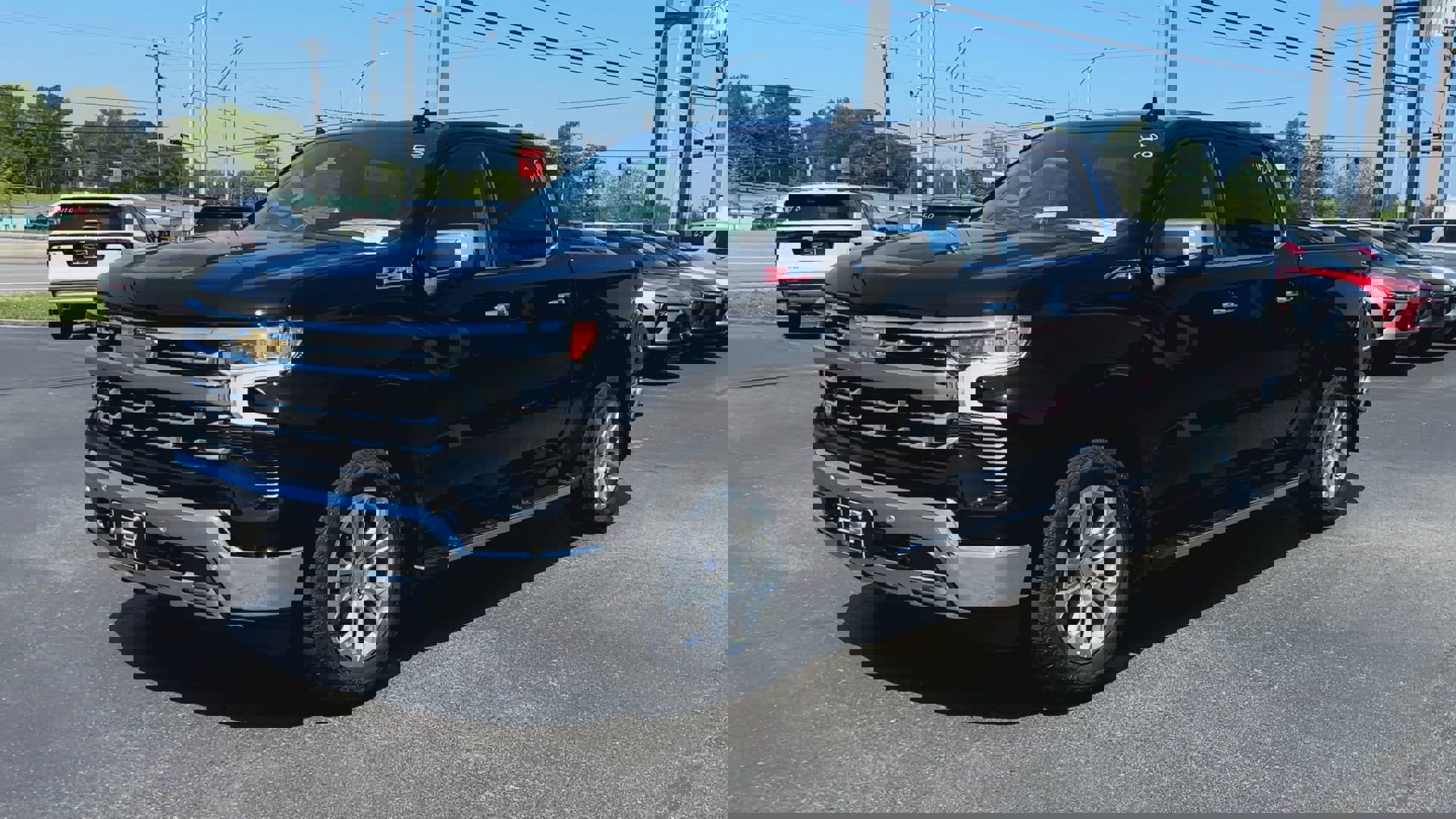 2025 Chevrolet Silverado 1500 LTZ photo 4
