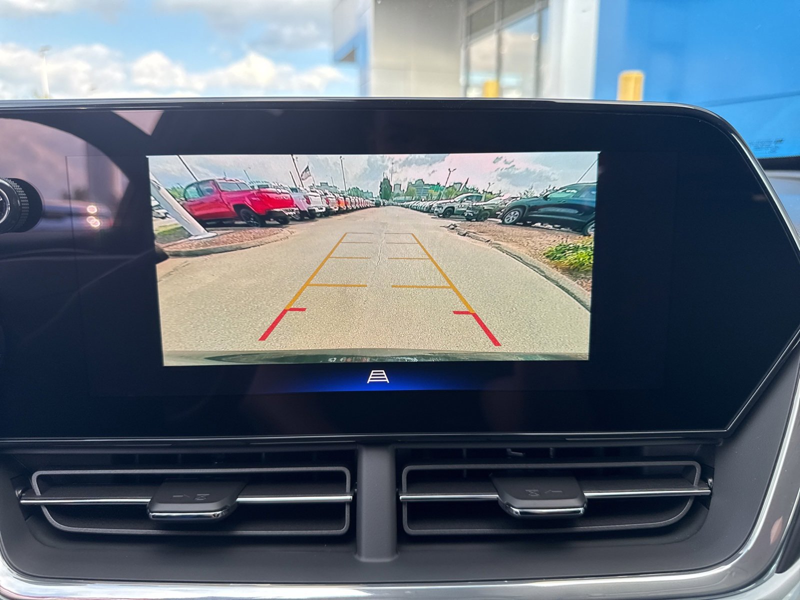 2025 Chevrolet Trax LT photo 18