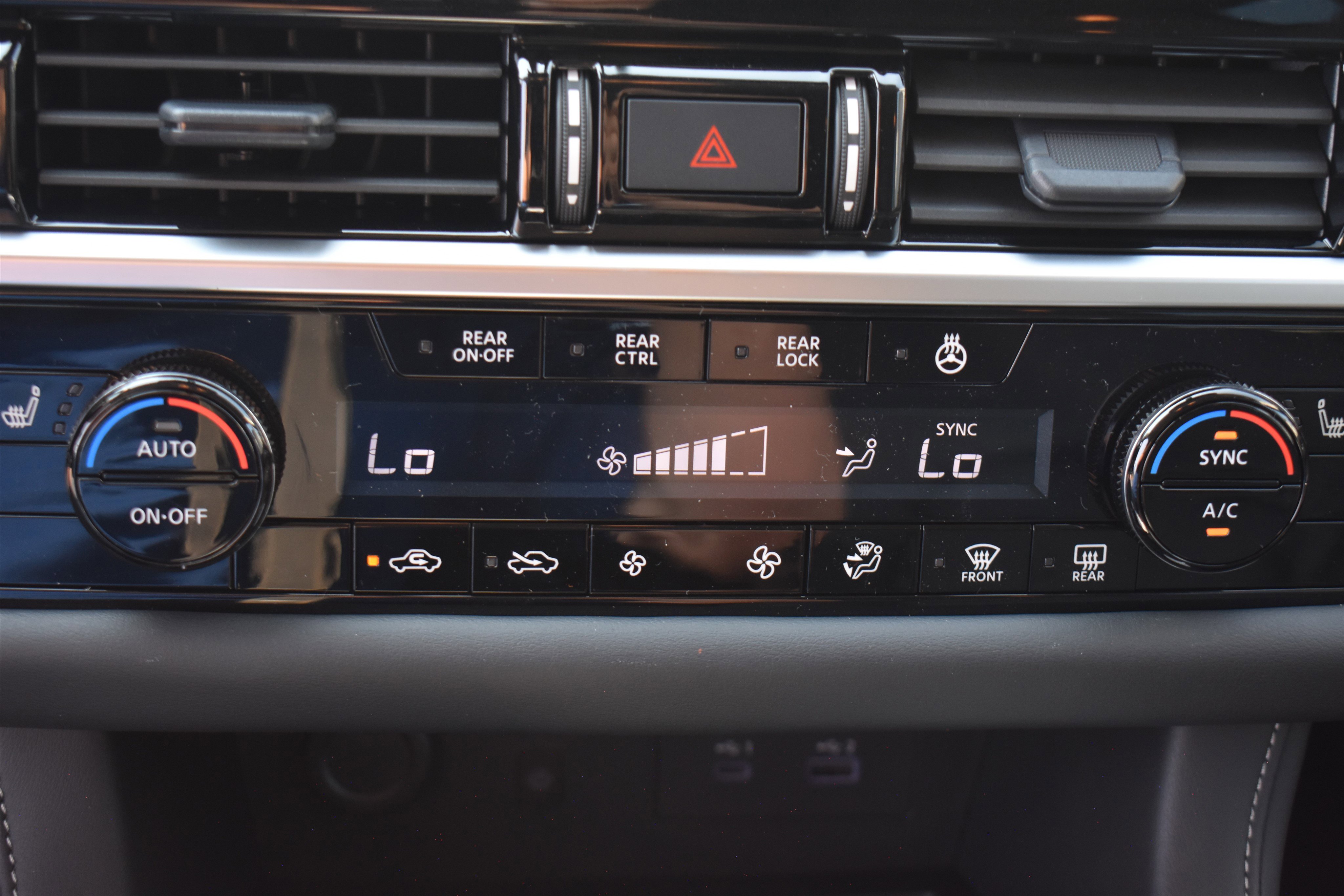 2025 Nissan Pathfinder SL photo 13