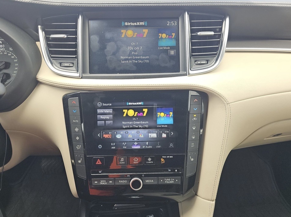 2022 Infiniti QX50 Luxe photo 7