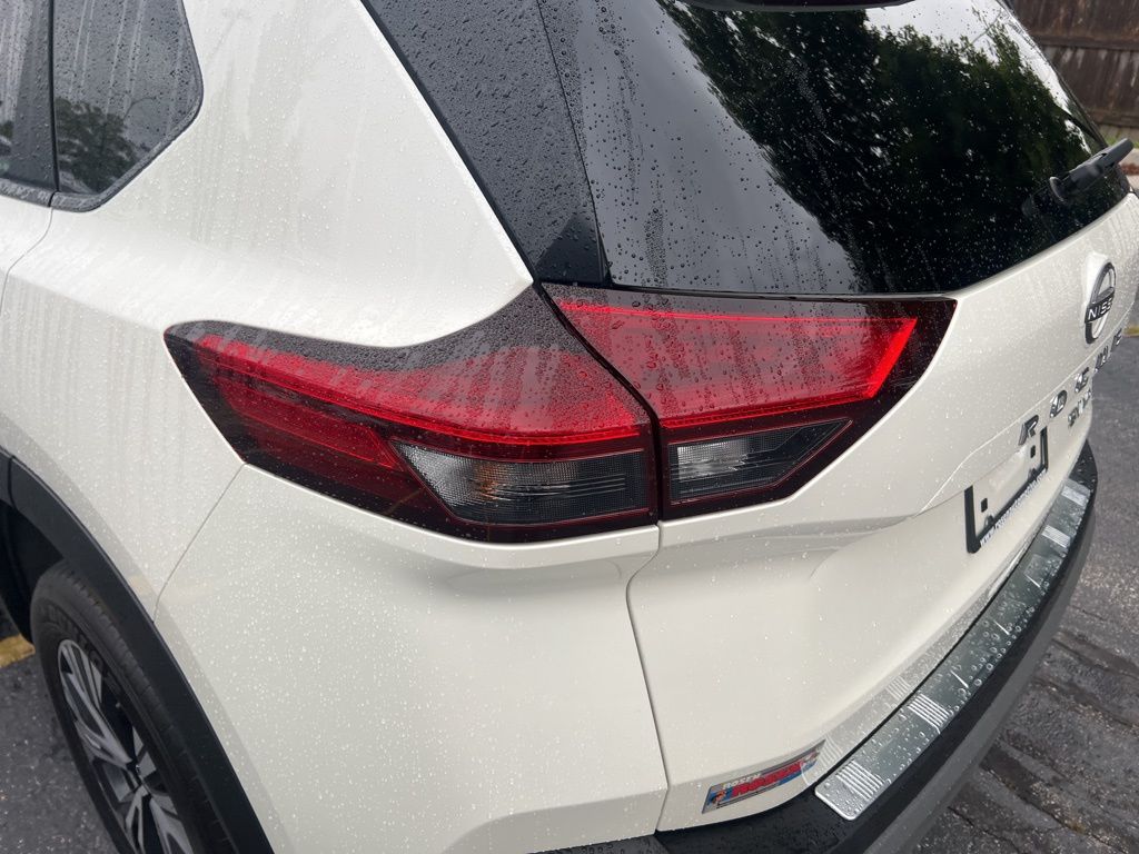 2023 Nissan Rogue SV photo 31
