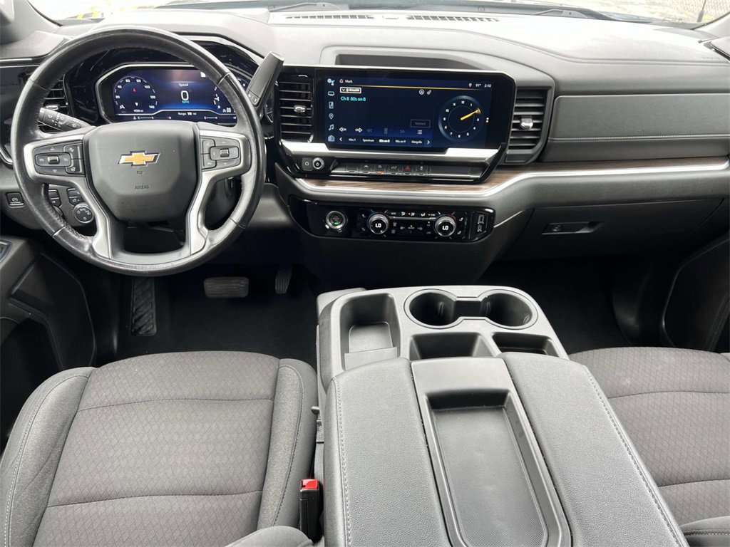 2022 Chevrolet Silverado 1500 LT photo 3