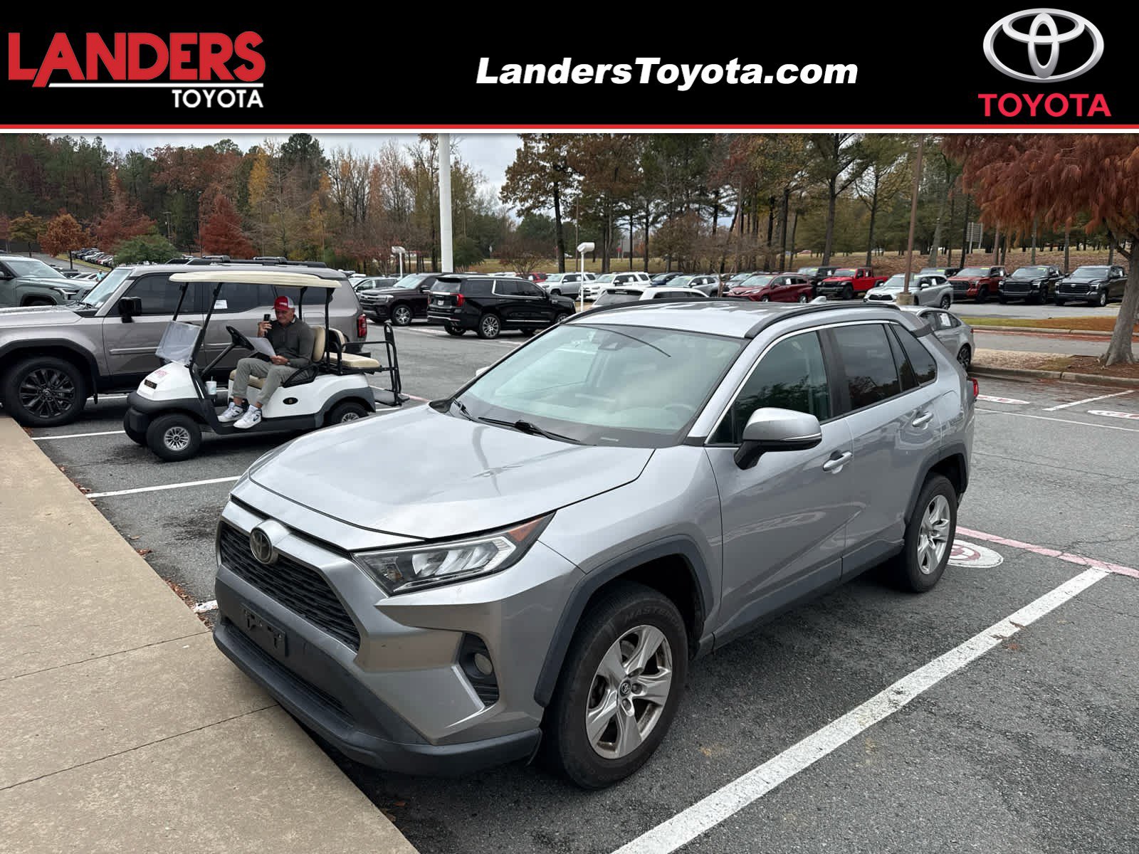 2020 Toyota RAV4 XLE's photo