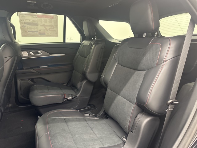 2025 Ford Explorer ST photo 35