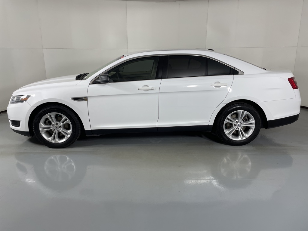 2018 Ford Taurus SE photo 5