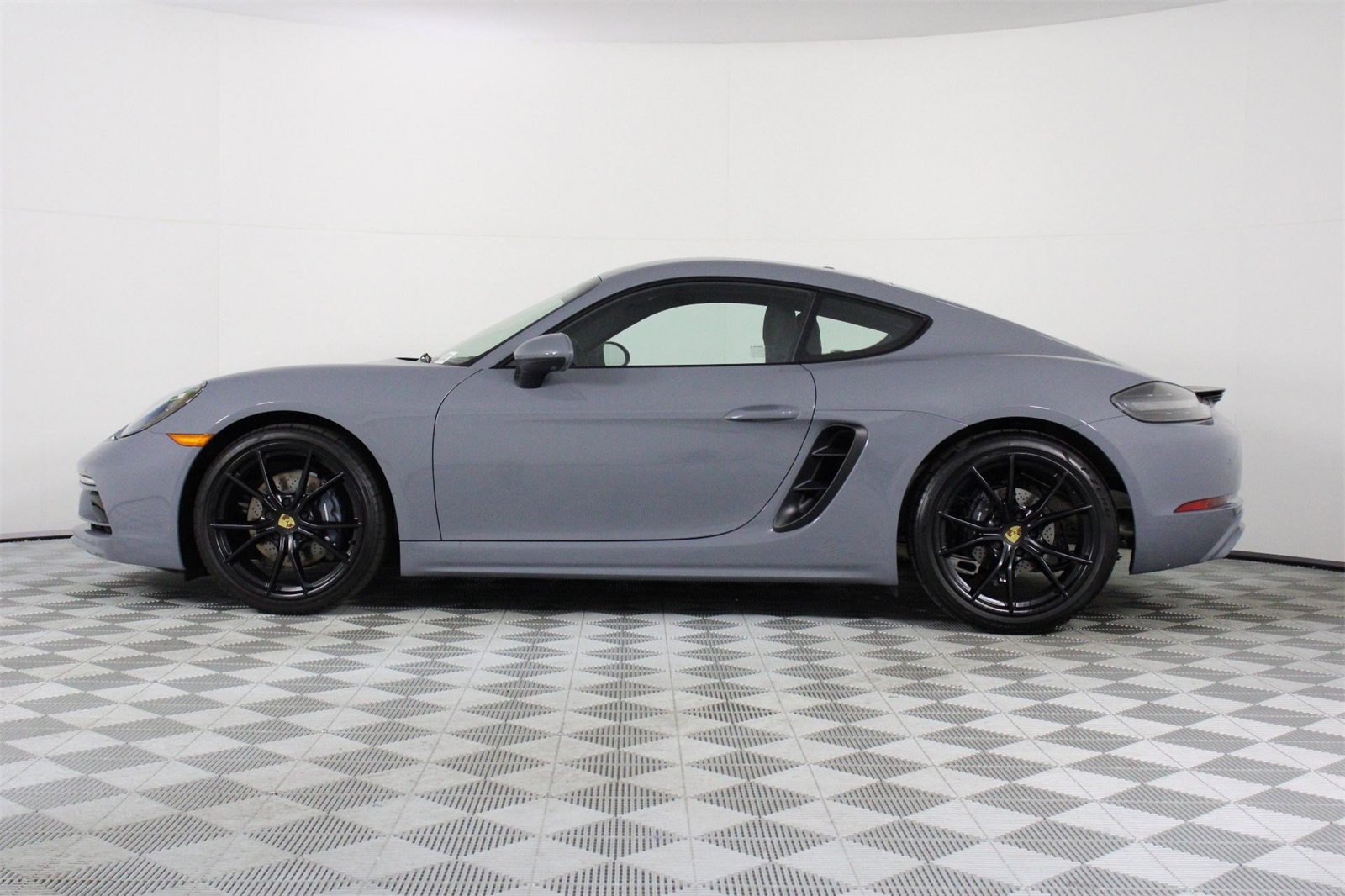 2025 Porsche Cayman photo 2