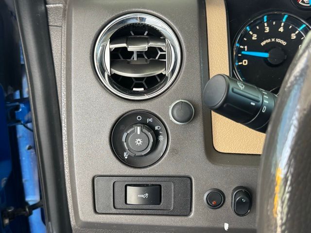 2013 Ford F-150 XLT photo 30