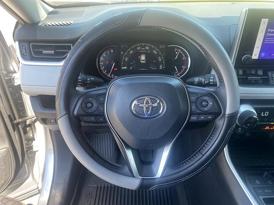 2025 Toyota RAV4 XLE Premium photo 8